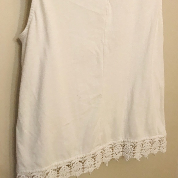 Sleeveless Blouse - Picture 8 of 9